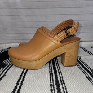 Universal Thread Watson Platform Clog Heels in Tan, sz 8.5